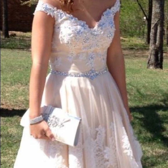 MacDuggal short lace/pearl prom dress. - Picture 2 of 2